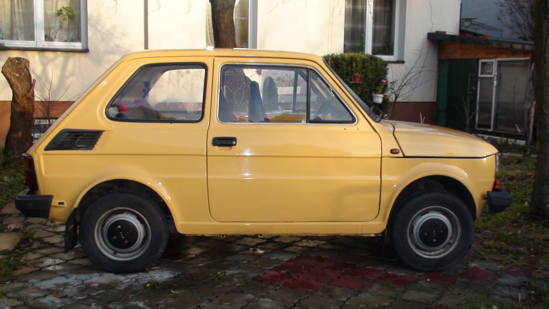 Fiat 126p po renowacji blacharskolakierniczej
