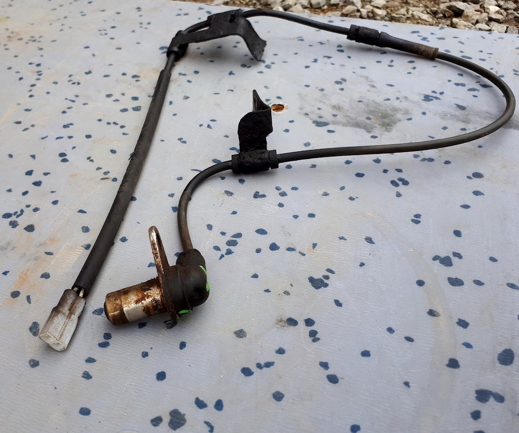 CZUJNIK ABS SUZUKI GRAND VITARA 2L BENZYNA 7424758884 oficjalne