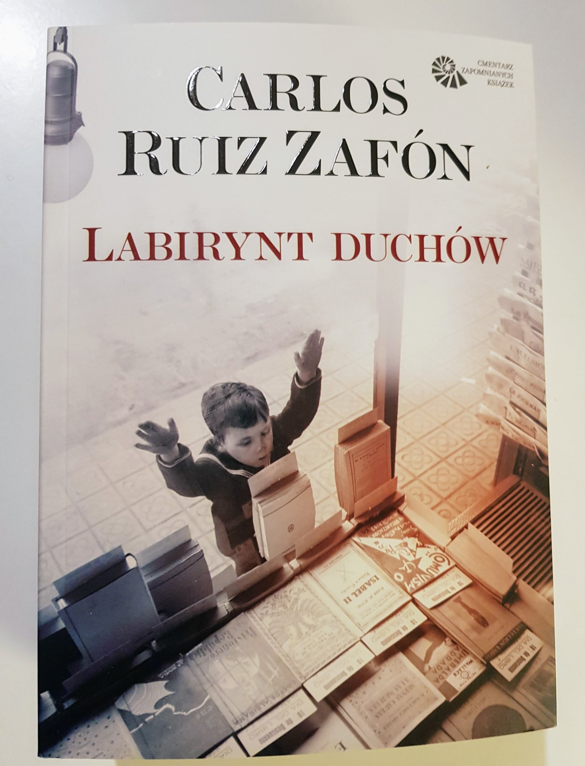 Znalezione obrazy dla zapytania: Labirynt duchów Autor: Carlos Ruiz Zafón"