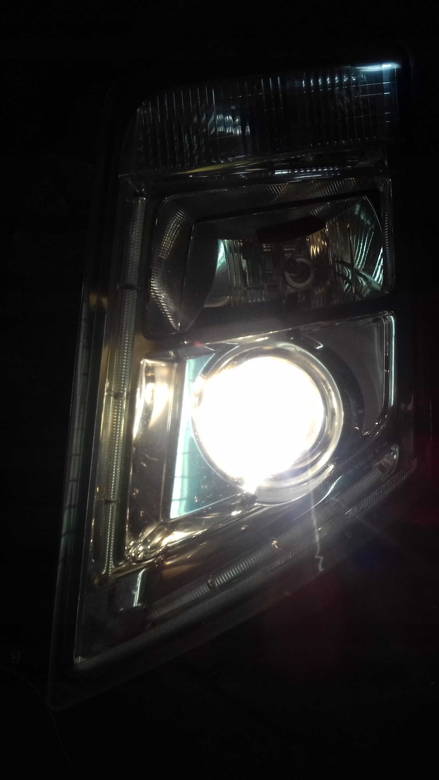 volvo fh 13 lampa reflektor ksenon xenon oryginal