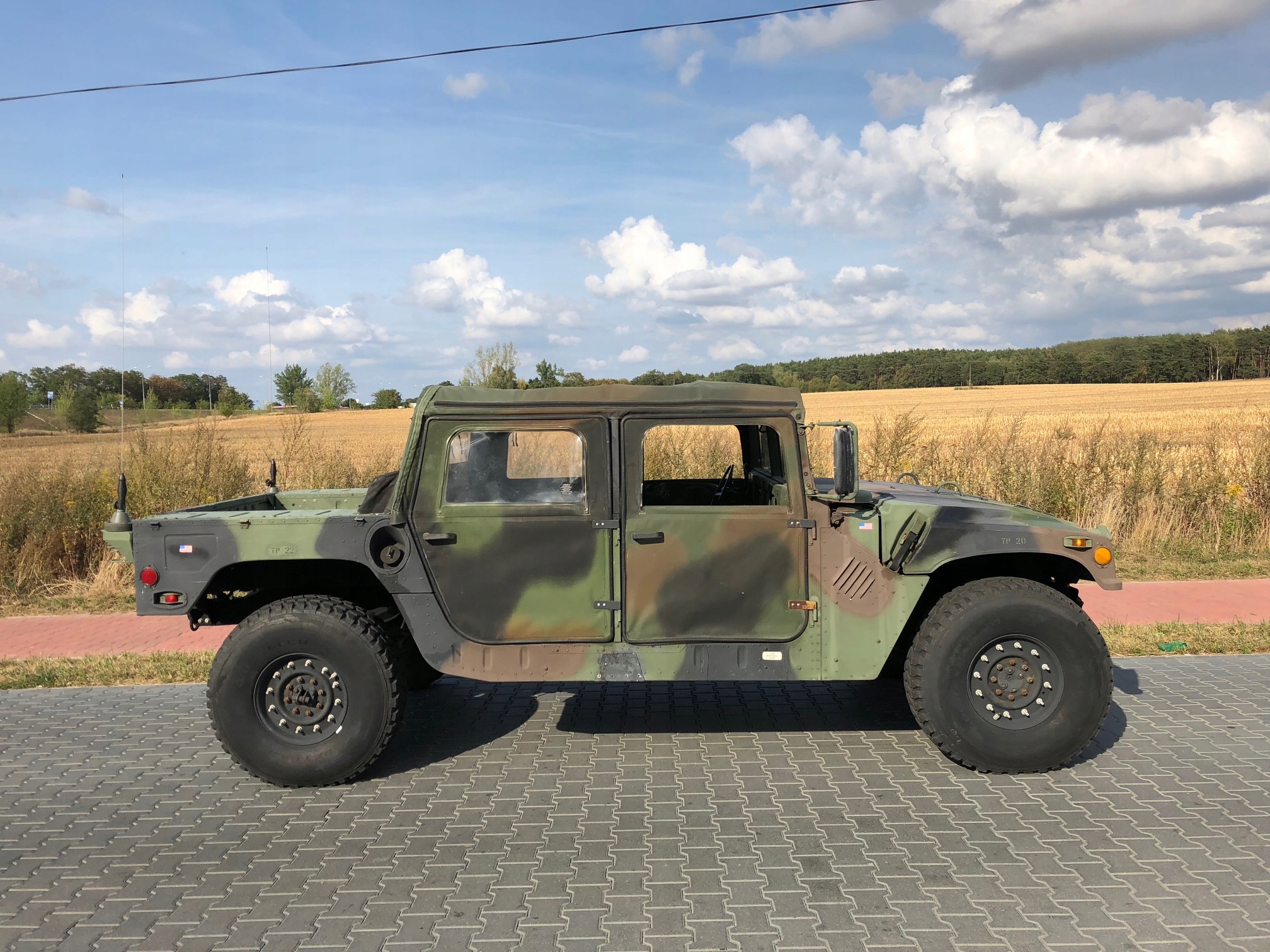 Автомобиль hmmwv humvee