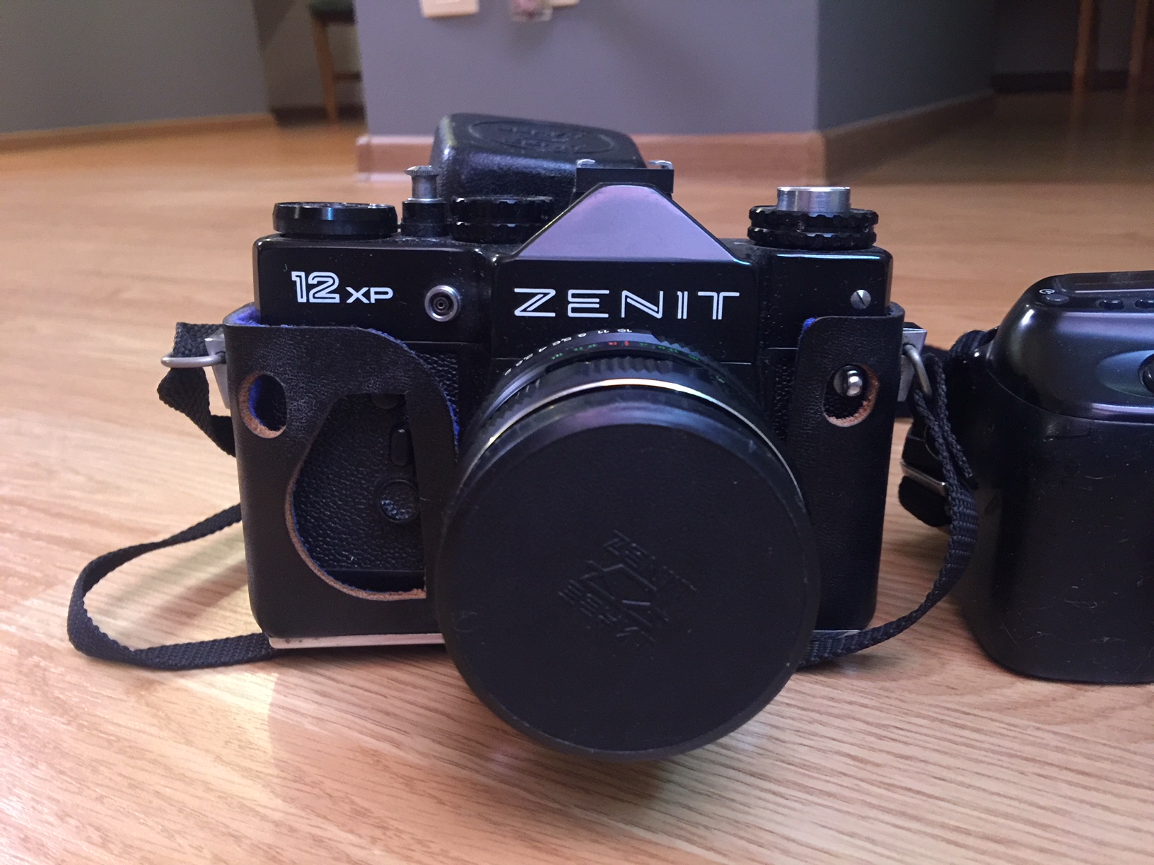 Właściciel Sklepu Kupuje Aparaty Fotograficzne Płacąc Producentowi 120 Zł 3 stare aparaty fotograficzne - 7369022768 - oficjalne archiwum allegro