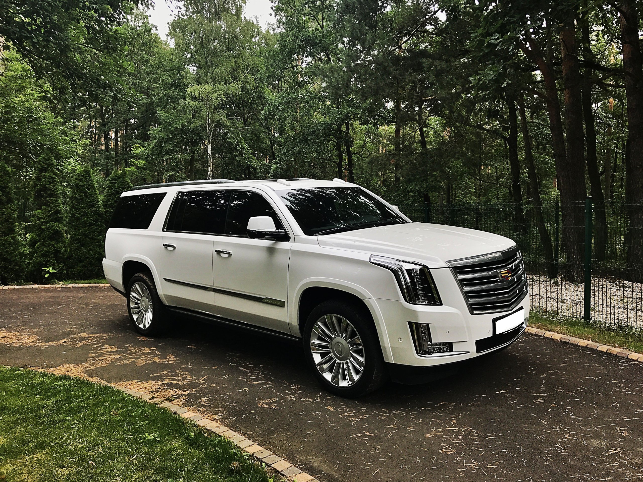 Cadillac escalade esv отличия