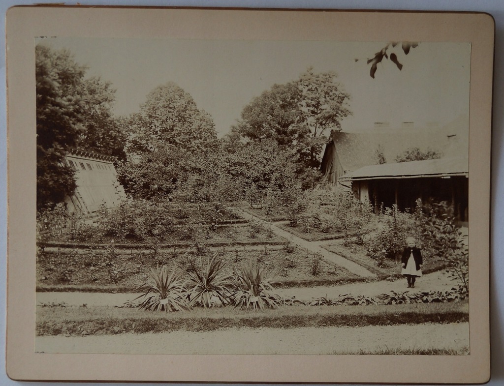 Dziecko w ogrodzie, ok. 1890