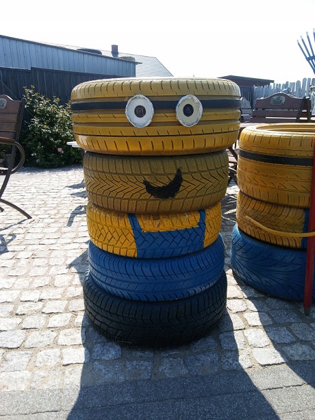 OGRODOWY MINIONEK Z RECYKLINGU