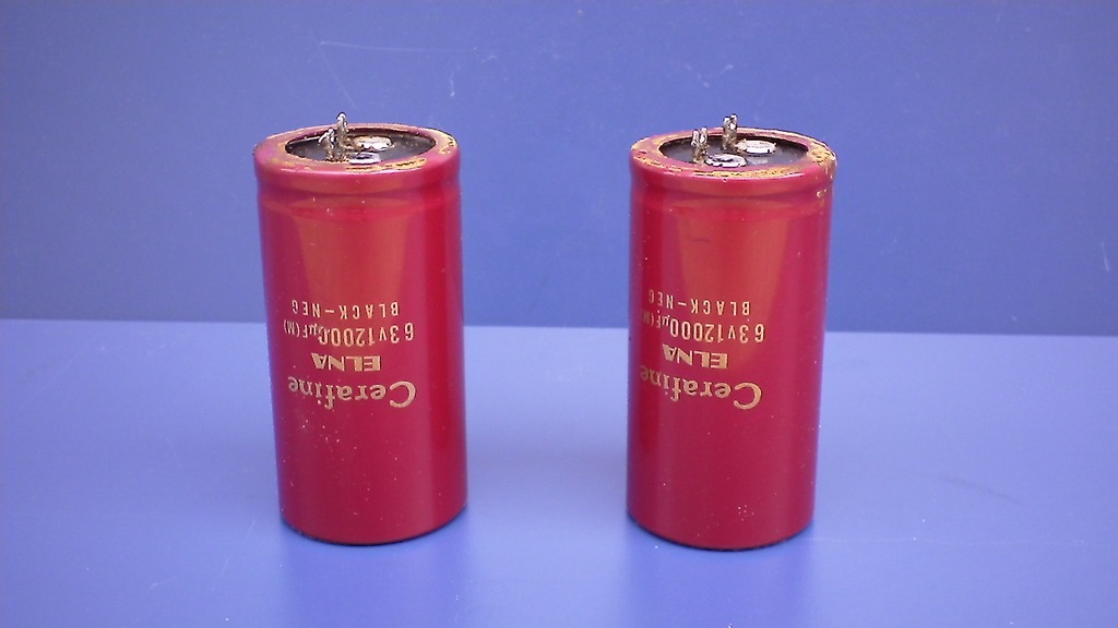 Kondensatory Elna Cerafine 12000uf.63v.2szt.
