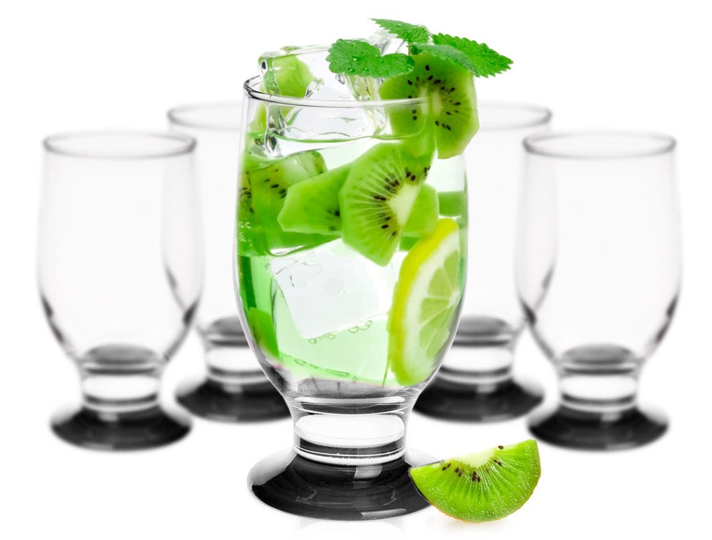 Szklanki na nóżce z CZARNYM dnem do drinków soku