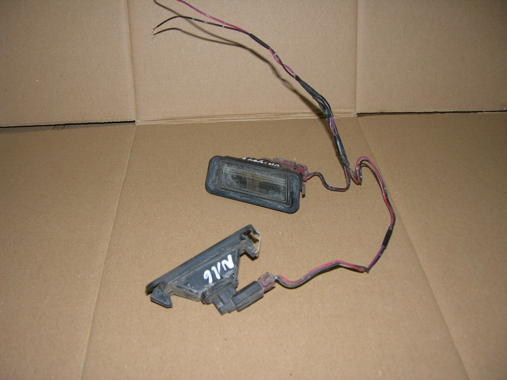 NISSAN ALMERA N16 HB LAMPKI OŚWIETLENIA TABLICY