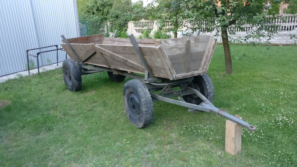 Wóz do traktora przyczepa, fura.
