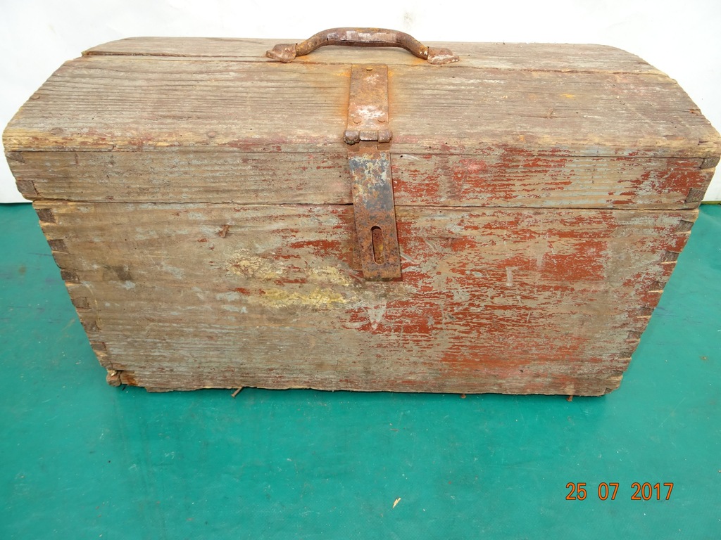stara skrzynka żołnierska kufer drewno kajzer