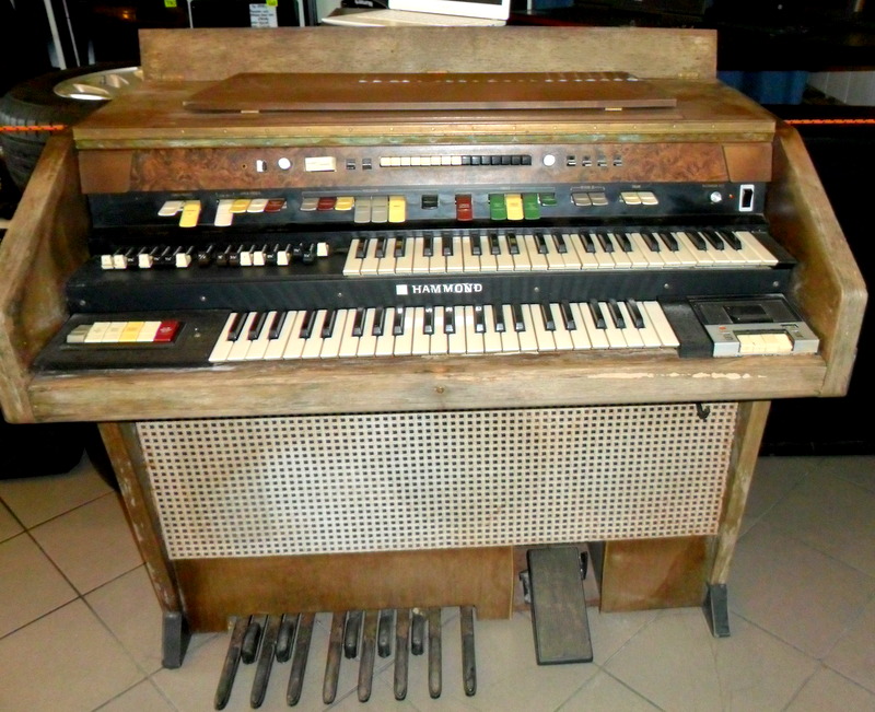 ORGANY HAMMOND T 500