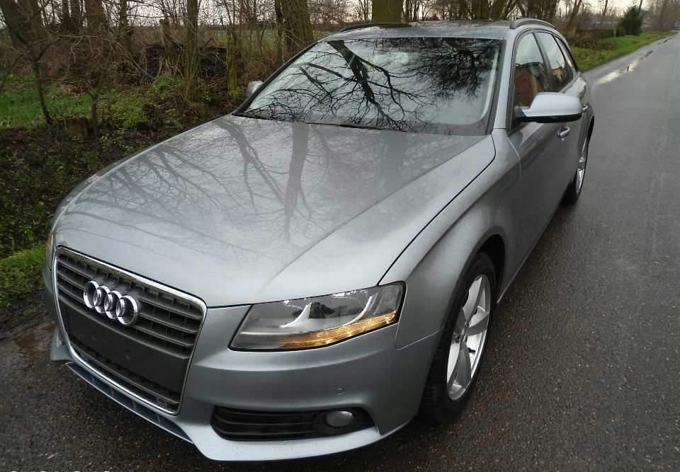 Audi A4 B8 2.0TDI 2010r. szklany dach, kolor navi
