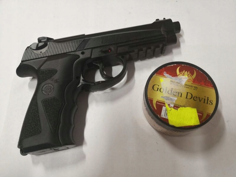 PISTOLET GAZOWY/WIATRÓWKA NA KULKI CROSMAN C31
