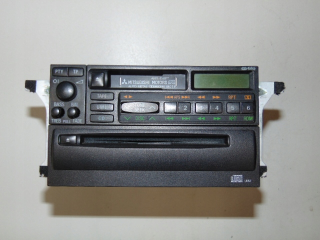 radio CD MITSUBISHI GALANT VIII MZ360029