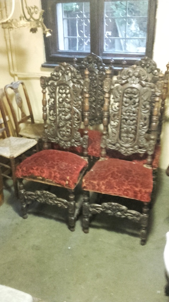 Barokowe rzeźbione krzesła 