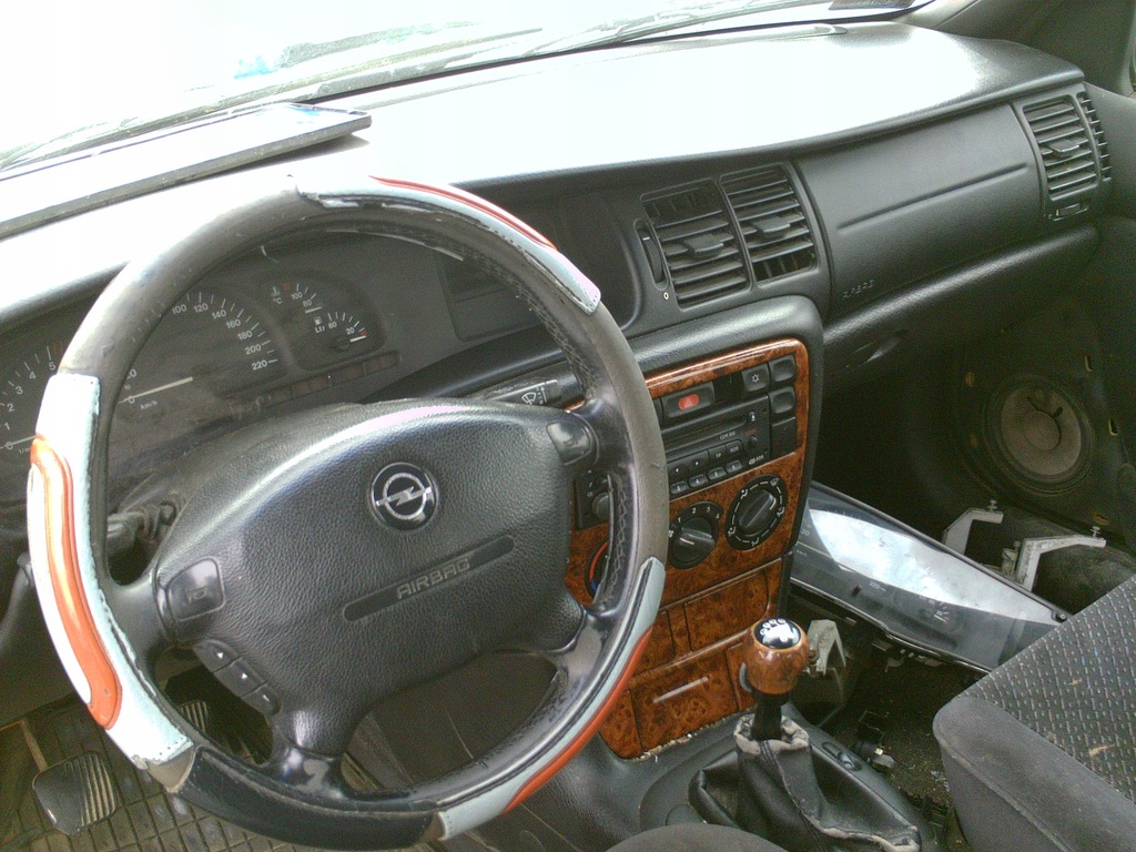 OPEL VECTRA B kokpit wnetrze drewnopodobne drewno