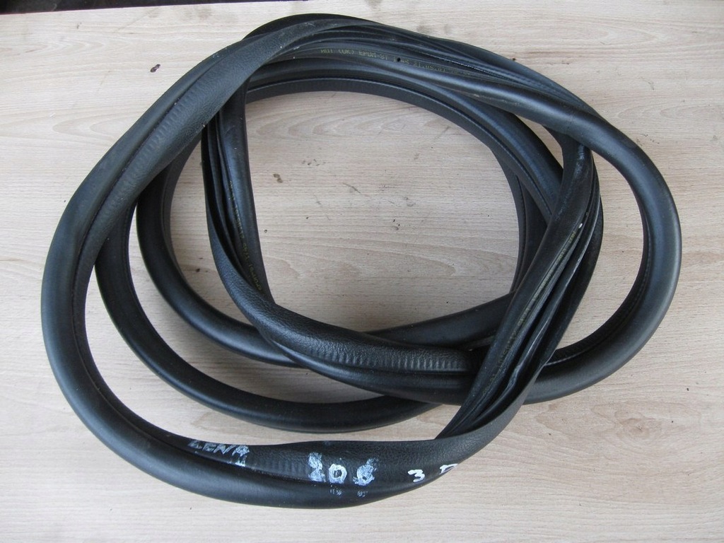Uszczelka drzwi lewych przód Peugeot 206 3D 98-08