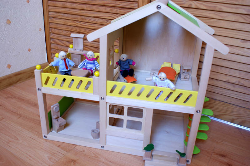 SMIKI Drewniany domek + akcesoria
