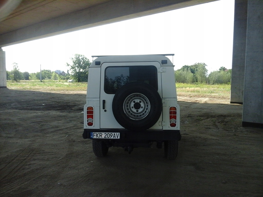 Land rover p10