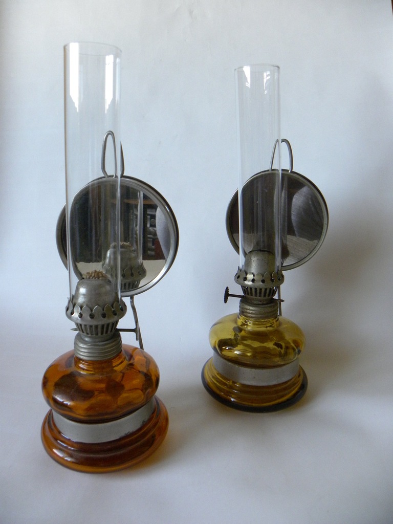 Stara lampa naftowa z lustrem