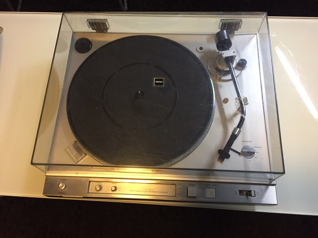 gramofon Wega P550 ( SONY PS-X35 )