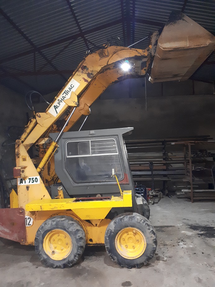 ładowarka skid steer jak Bobcat, Cat, Gehl