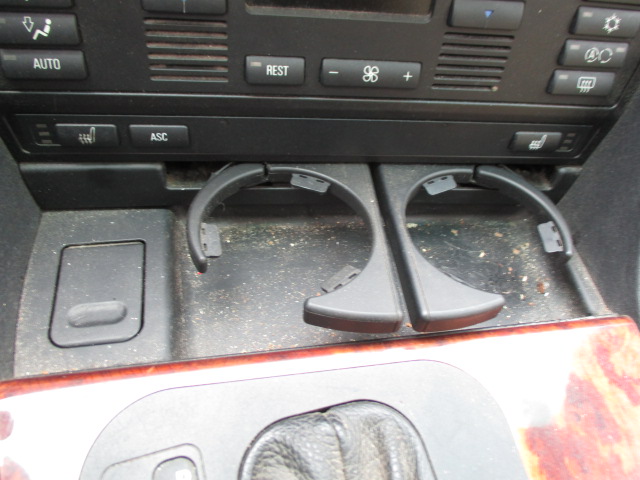 BMW E39 UCHWYT NA NAPOJE KUBKI
