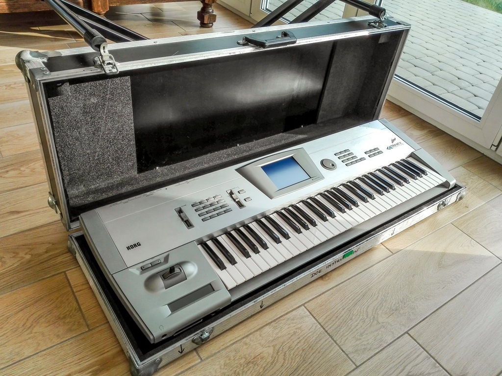 KORG Trinity PLUS 61 + case, statyw, pedał sustain
