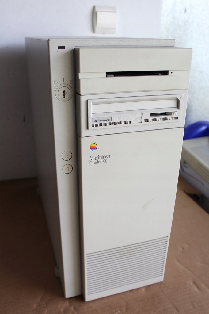 APPLE MACINTOSH QUADRA 950