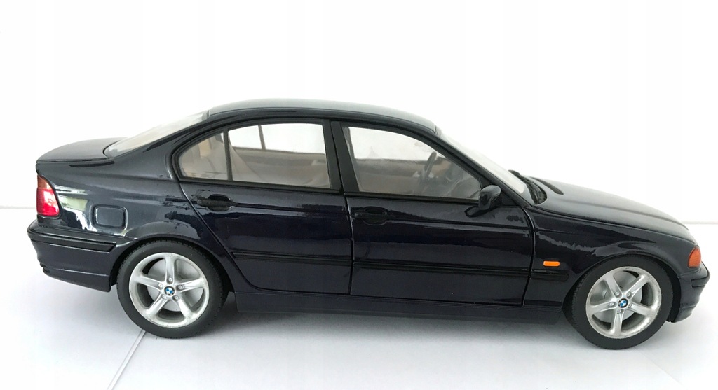 BMW 3 E46 1:18 UT models - 7442303470 - oficjalne archiwum