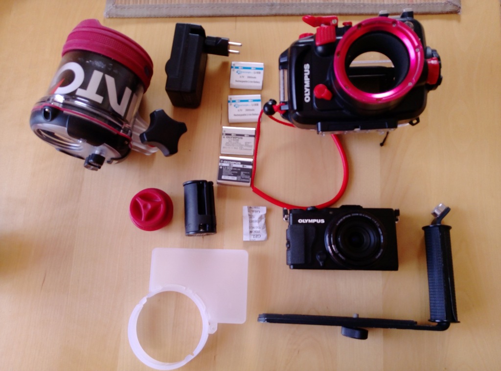 Olympus XZ-2, obudowa podwodna, ramie + lampa bysk