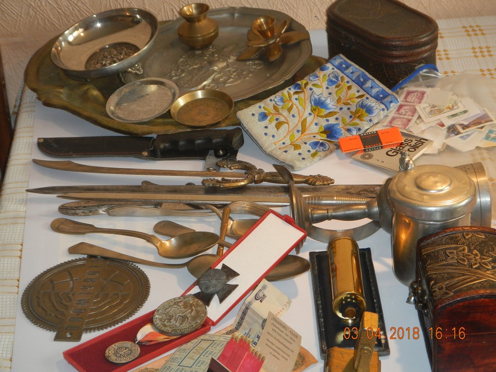 starocie bibeloty odznaczenia militaria kalendarze
