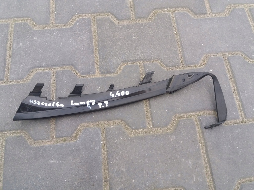 USZCZELKA LAMPY PRZOD PRAWY AUDI A3 8P0941192