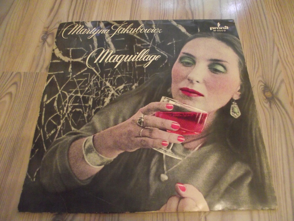 MARTYNA JAKUBOWICZ MAGUILLAGE W DOMACH Z BETONU...