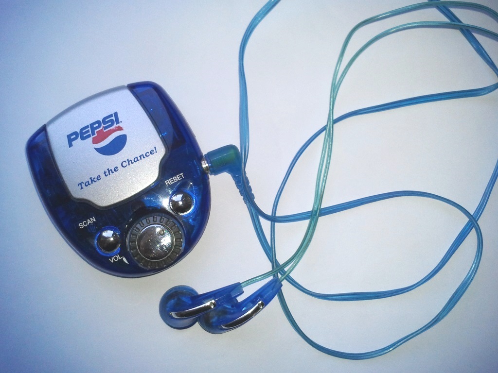 RADYJKO mini RADIO przenośne turystyczne + BATERIE