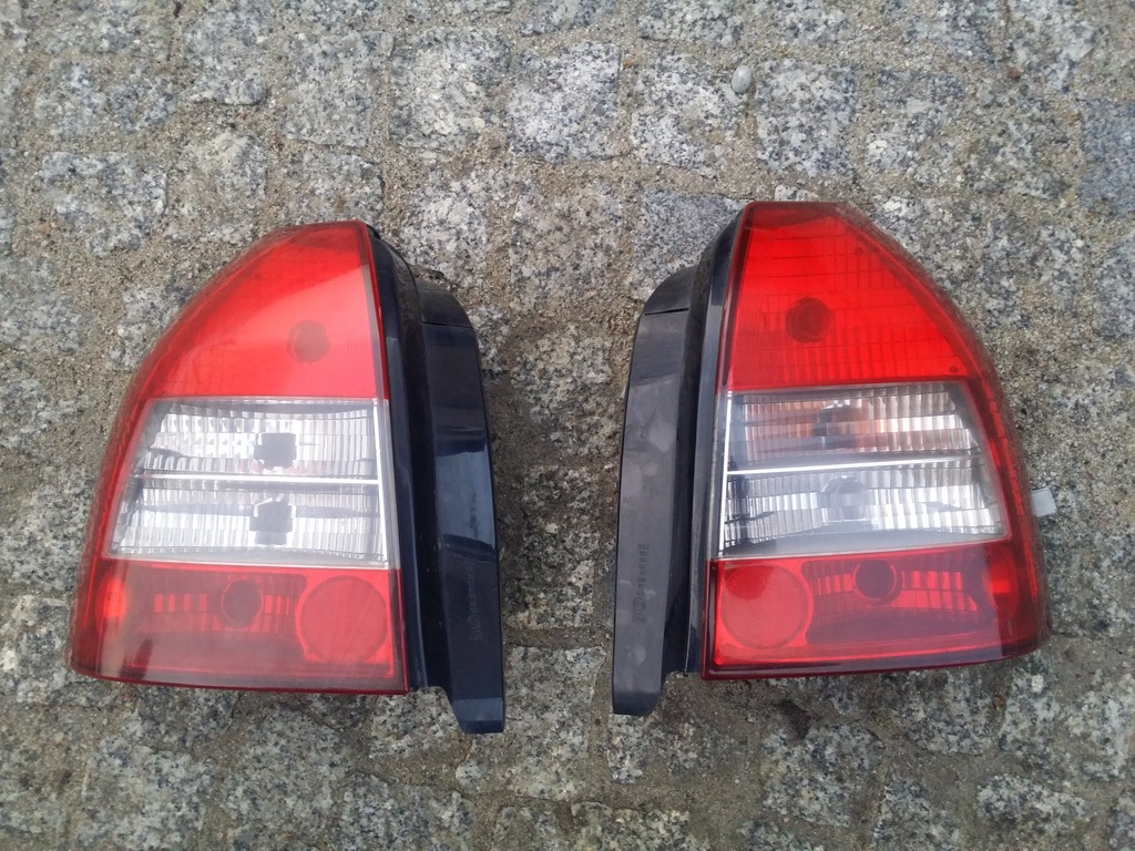 Lampy tylne Honda Civic VI  3d 96-01 CLEAR
