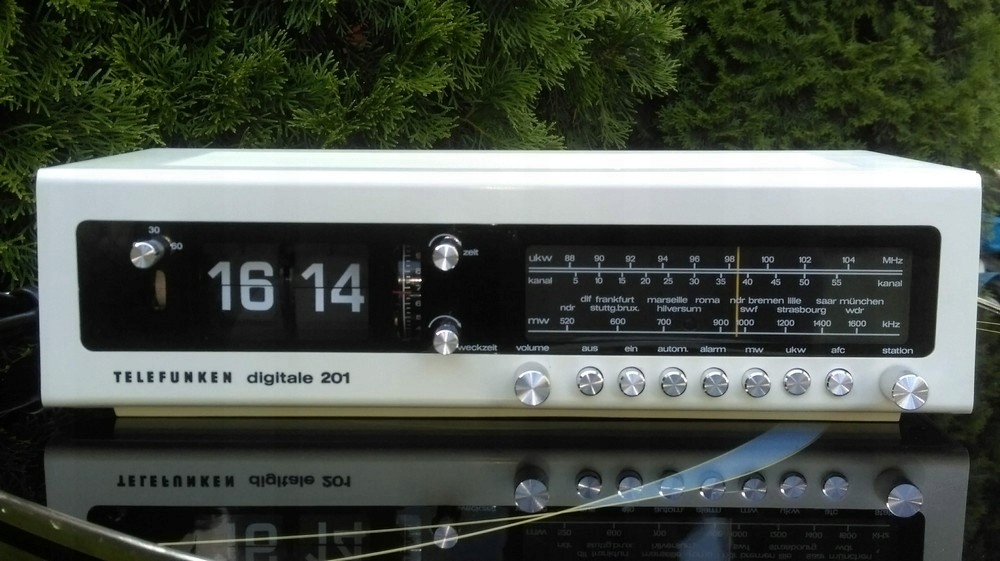 Telefunken Digitale 201 zegar z radiem klapkowiec