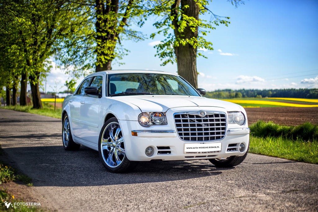 Chrysler 300c biały `22 cale