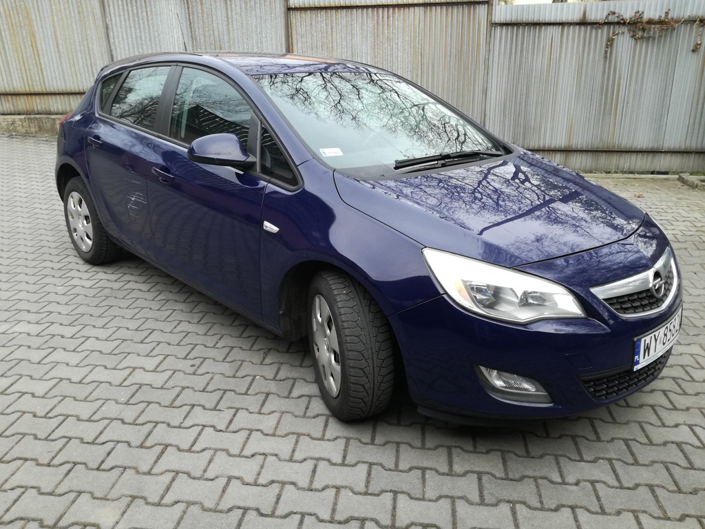 Opel astra salon