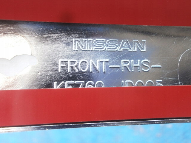 Nissan Qashqai Listwa chrom drzwi prawa przód 6913449288