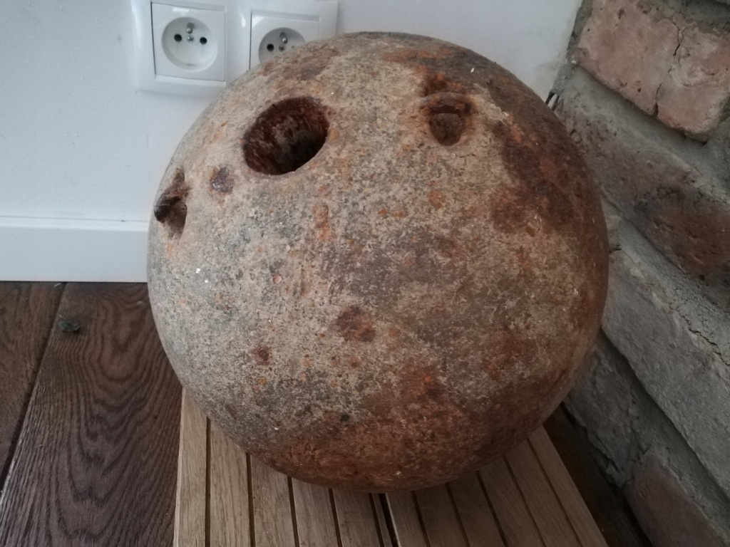 Kula armatnia granat z 1807 r, średnica 28 cm