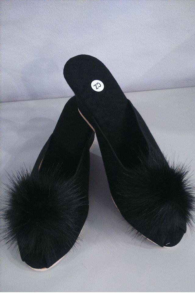 ELEGANCKIE KAPCIE Z PUSZKIEM NA KOTURNIE R.35