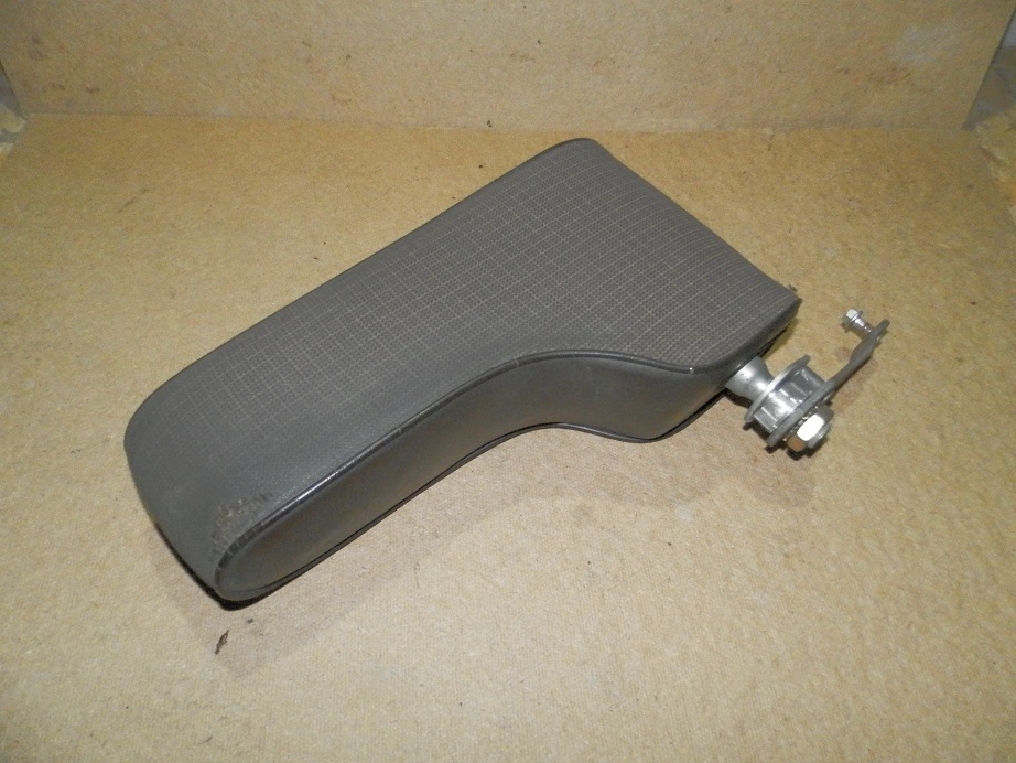 FABRYCZNY BRĄZOWY PODŁOKIETNIK MERCEDES 190 W201