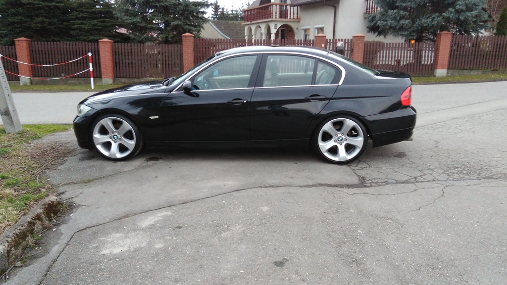 BMW e90 325i 2005r czarne 218KM