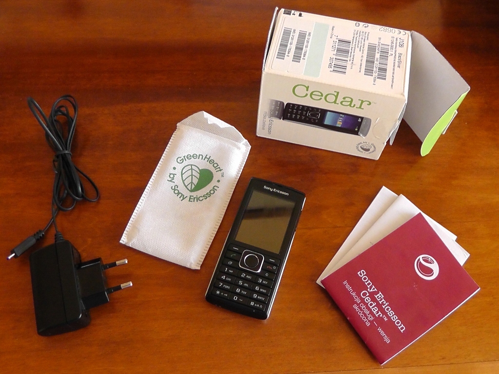 Sony Ericsson Cedar Black/Silver J108i + ładowarka