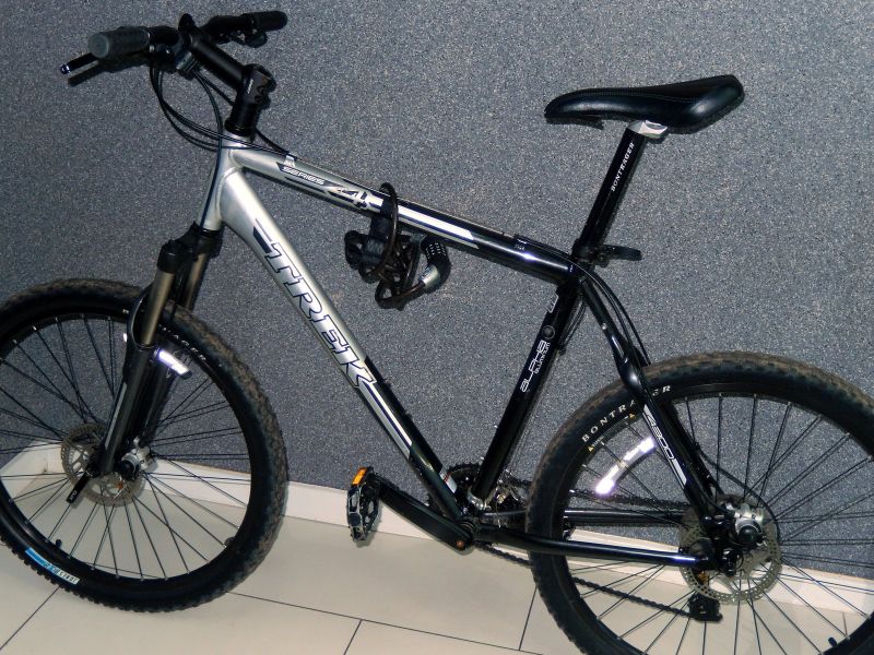 Trek 4300 cheap disc 2010