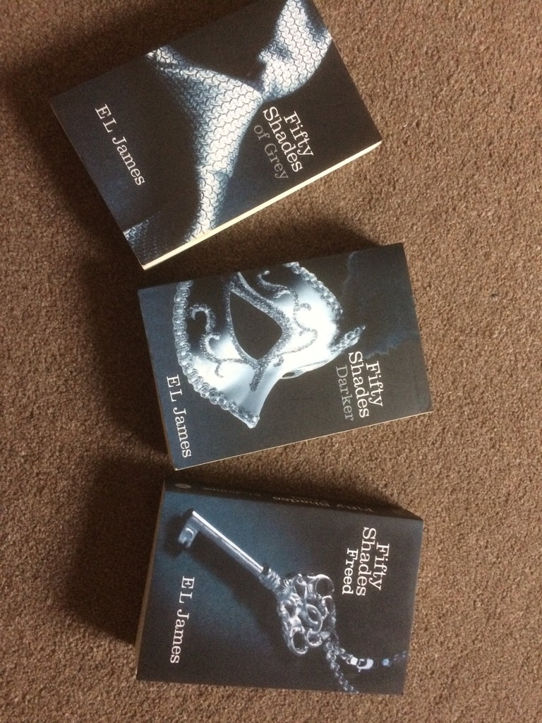 Fifty shades of grey, 50 twarzy Greya trylogia