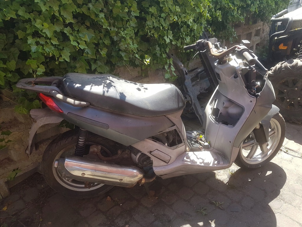 SKUTER APRILIA SPORTCITY 125 14KM 4T