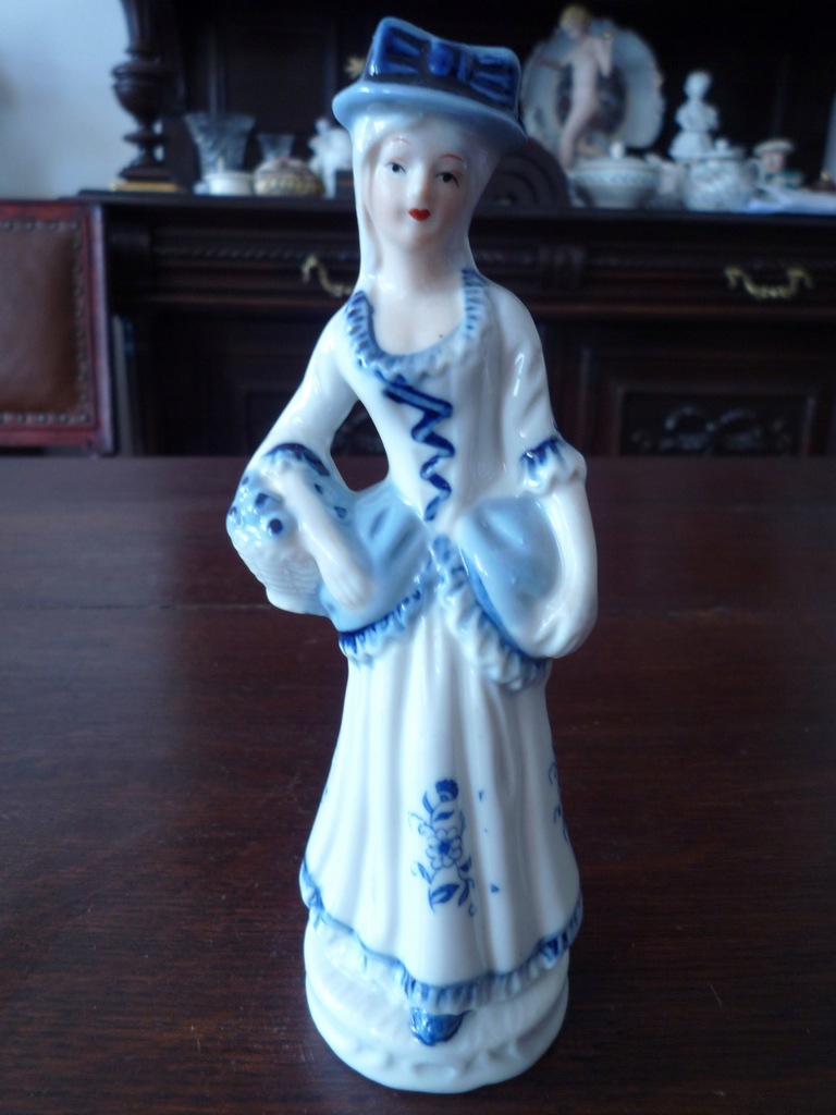Figurka porcelanowa panna