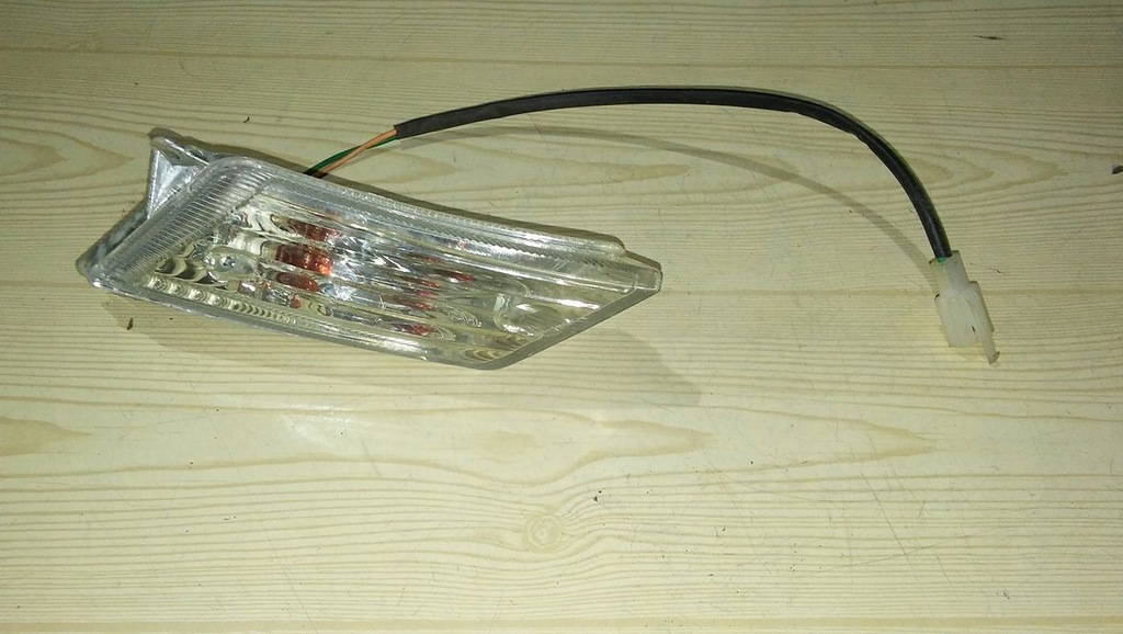 SKUTER CHIŃSKI 4T BENDA LEWY KIERUNEK PRZÓD 139QMB